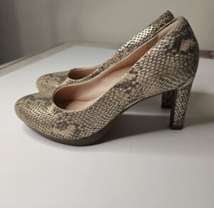 Clarks Beige Snakeskin Heels Sizw 6.5